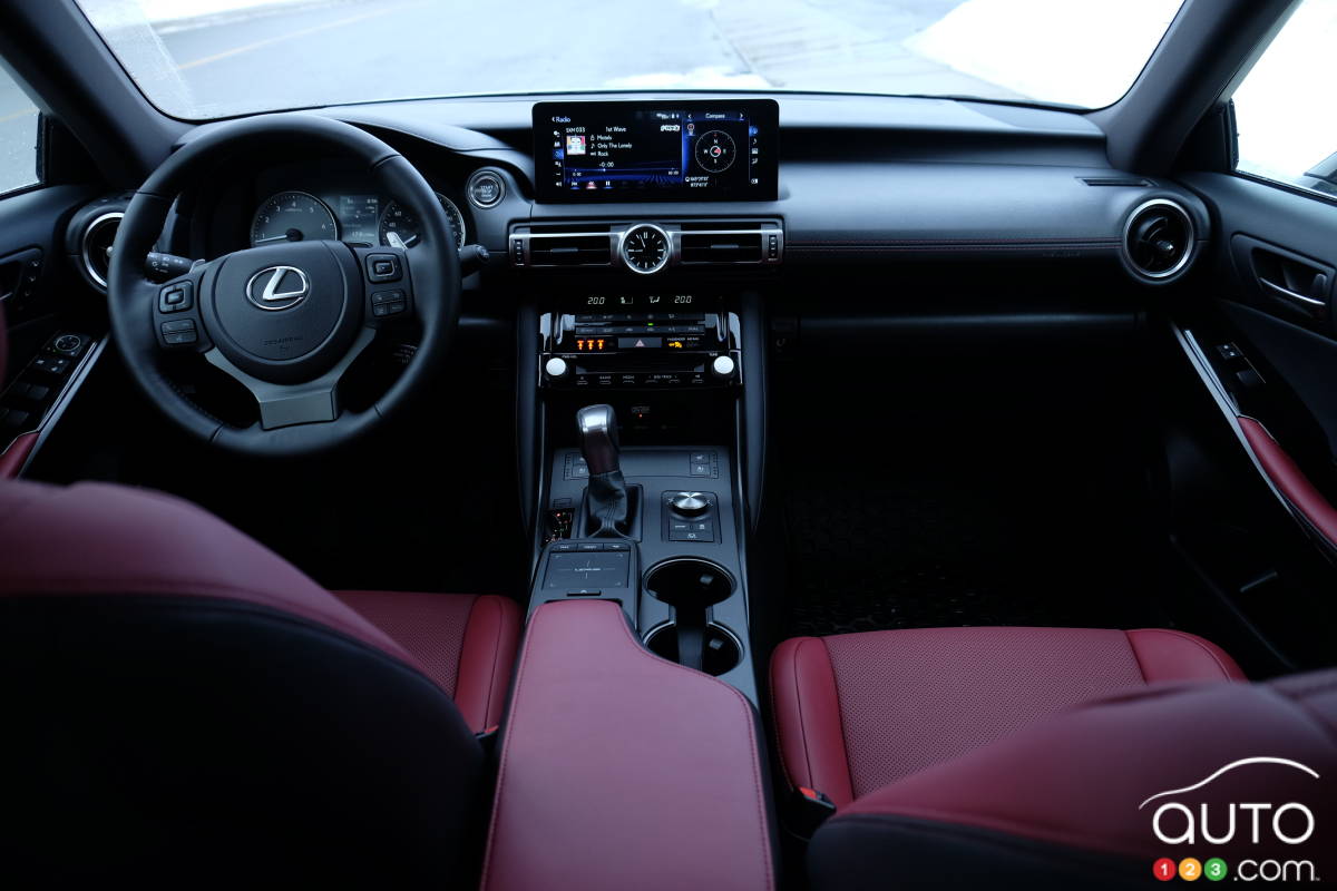 L'intérieur de la Lexus IS